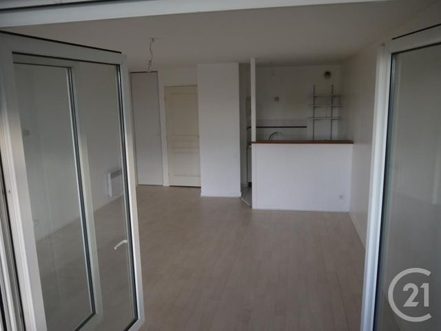 Appartement F2 à louer - 2 pièces - 46.14 m2 - MARGNY LES COMPIEGNE - 60 - PICARDIE - Century 21 Agence Saint Antoine